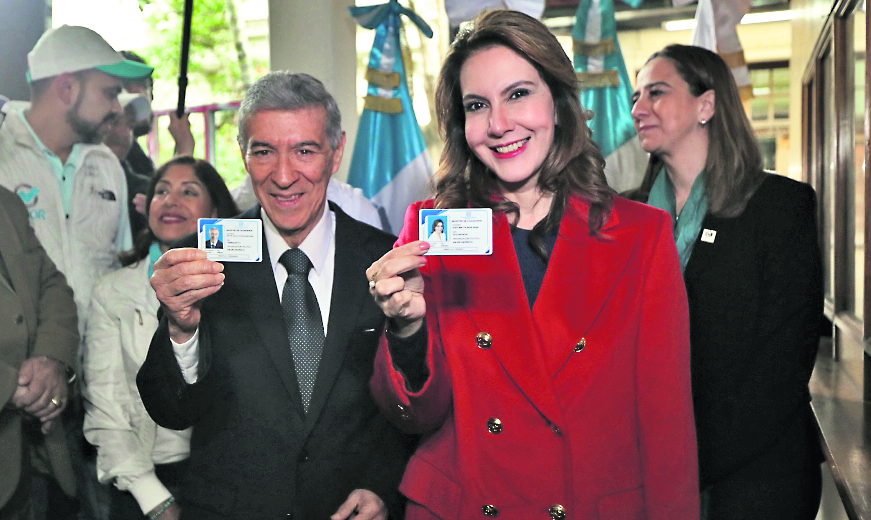 Héctor Cifuentes y Zury Ríos, binomio presidencial por la coalición Valor-Unionista. (Foto Prensa Libre: Hemeroteca PL)