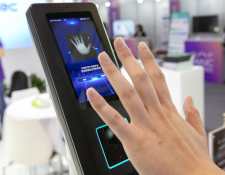 Los escáneres reconocen a una persona por el distintivo entramado de venas dentro de su mano.