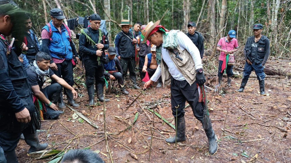 Fabián Mulcue es dirigente indígena. Lideró un grupo en la selva por dos semanas buscando a los niños.