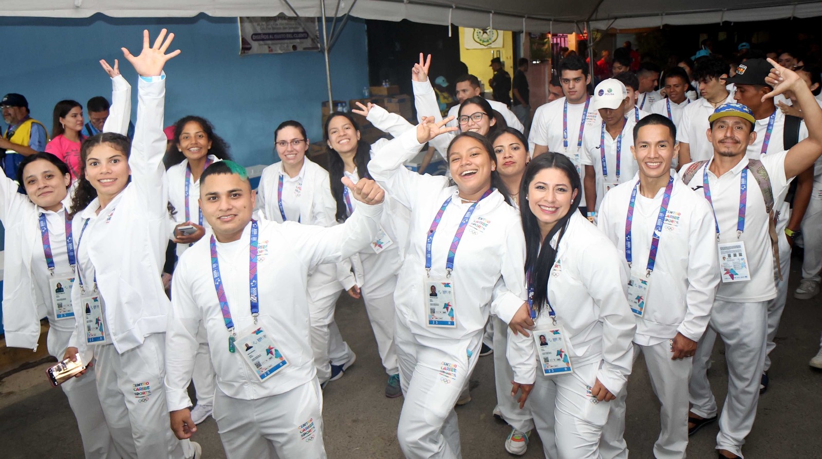 Los atletas guatemaltecos se mostraron motivados momentos durante la ceremonia de inauguración. (Foto Prensa Libre: Salvador 2023)