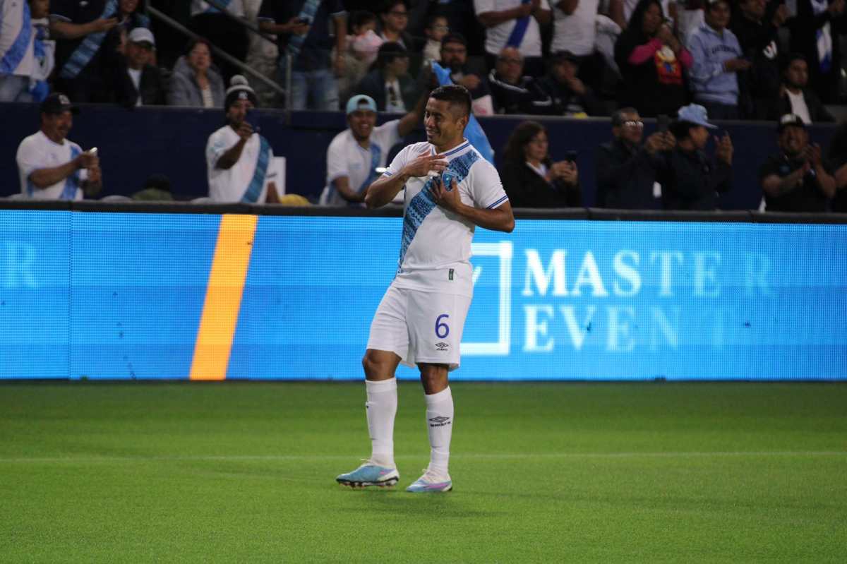 Carlos Mejía fue la figura del partido al marcar el gol del triunfo de Guatemala. (Foto Prensa Libre: EFE)