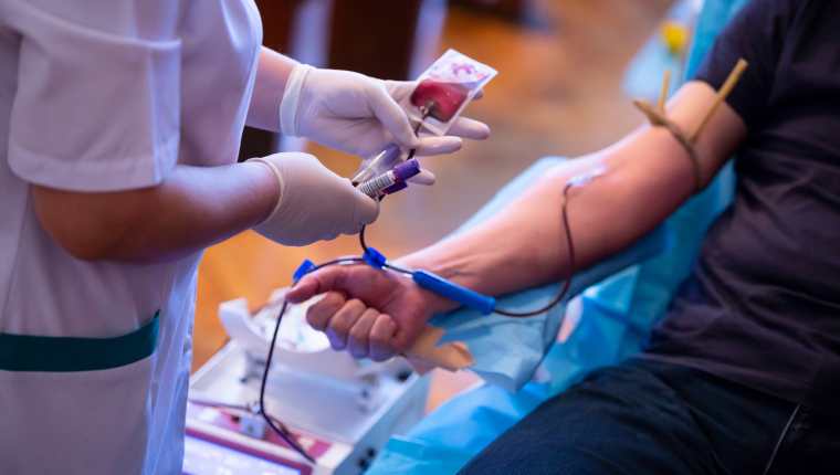 Donar sangre es ayudar a la sobrevivencia de personas que necesitan de transfusiones de esta ,a causa de accidentes o enfermedades graves. (Foto Prensa Libre, Shutterstock)