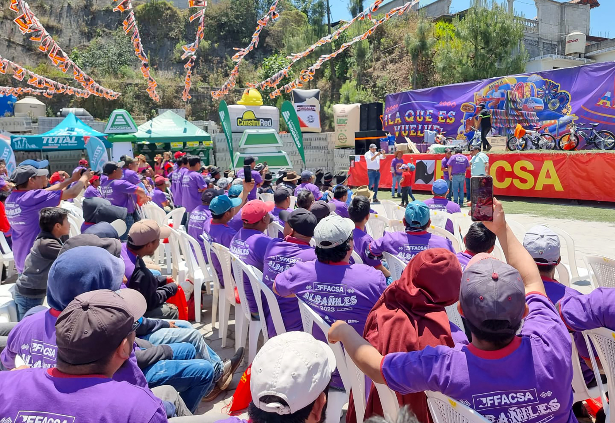 Fiesta para los que construyen el país