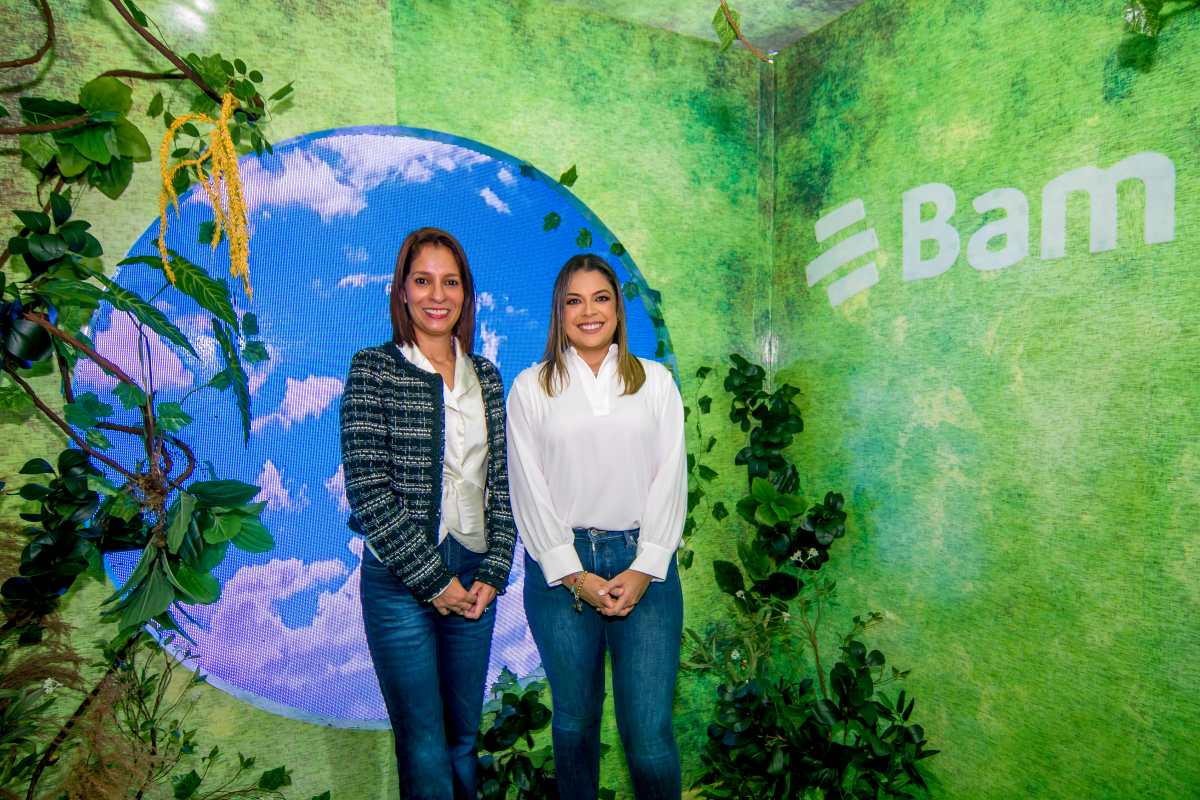 Carolina Rivas, gerente de comunicaciones; y Hazel Barrundia, vicepresidente de mercadeo y marca de Bam. Foto Prensa Libre: Sergio Muñoz