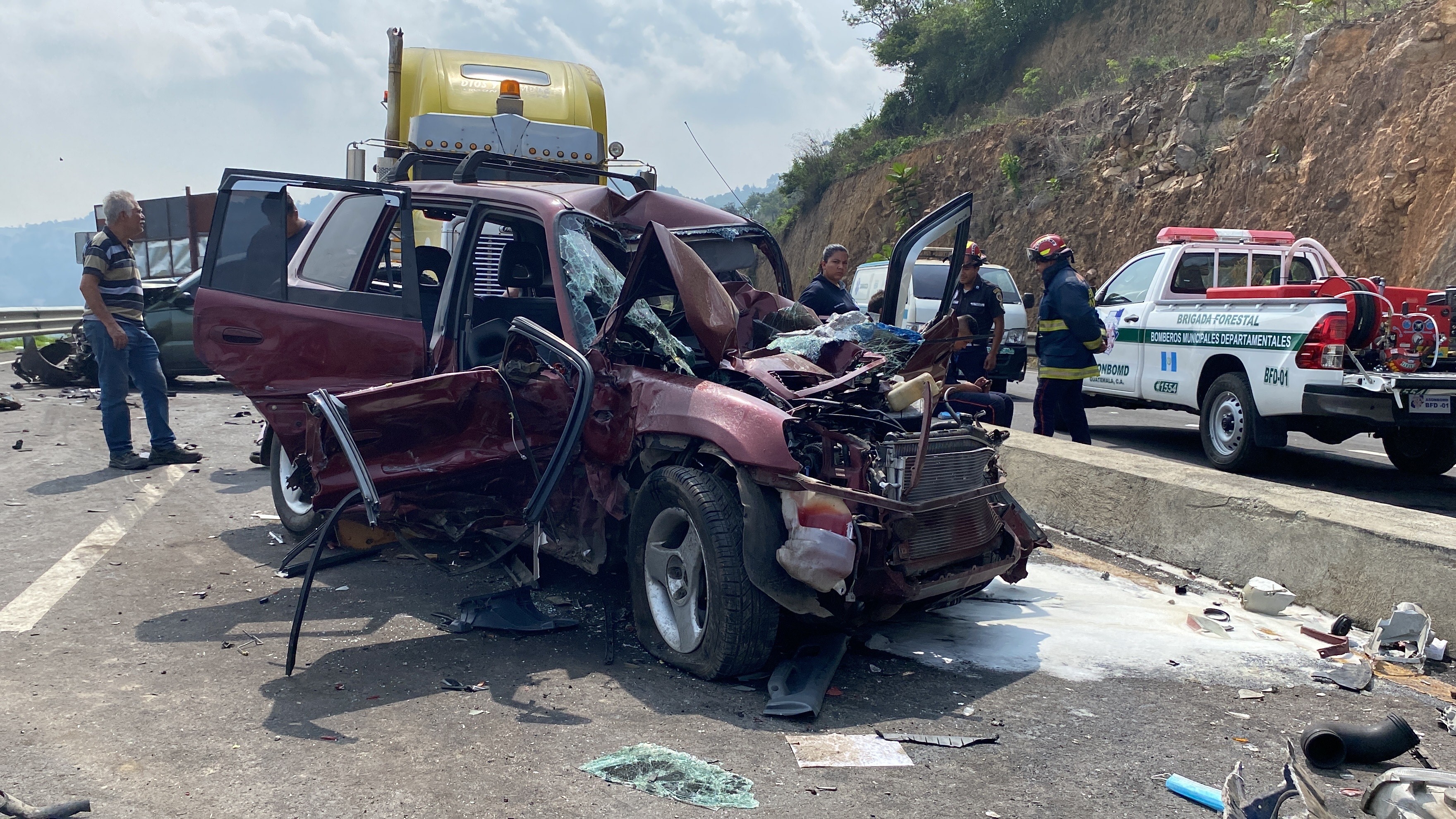 Accidente múltiple en el Libramiento de Chimaltenango (10)