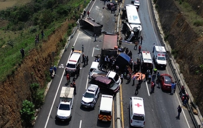 Fotos: así quedaron los vehículos involucrados en el accidente múltiple ocurrido en el Libramiento de Chimaltenango