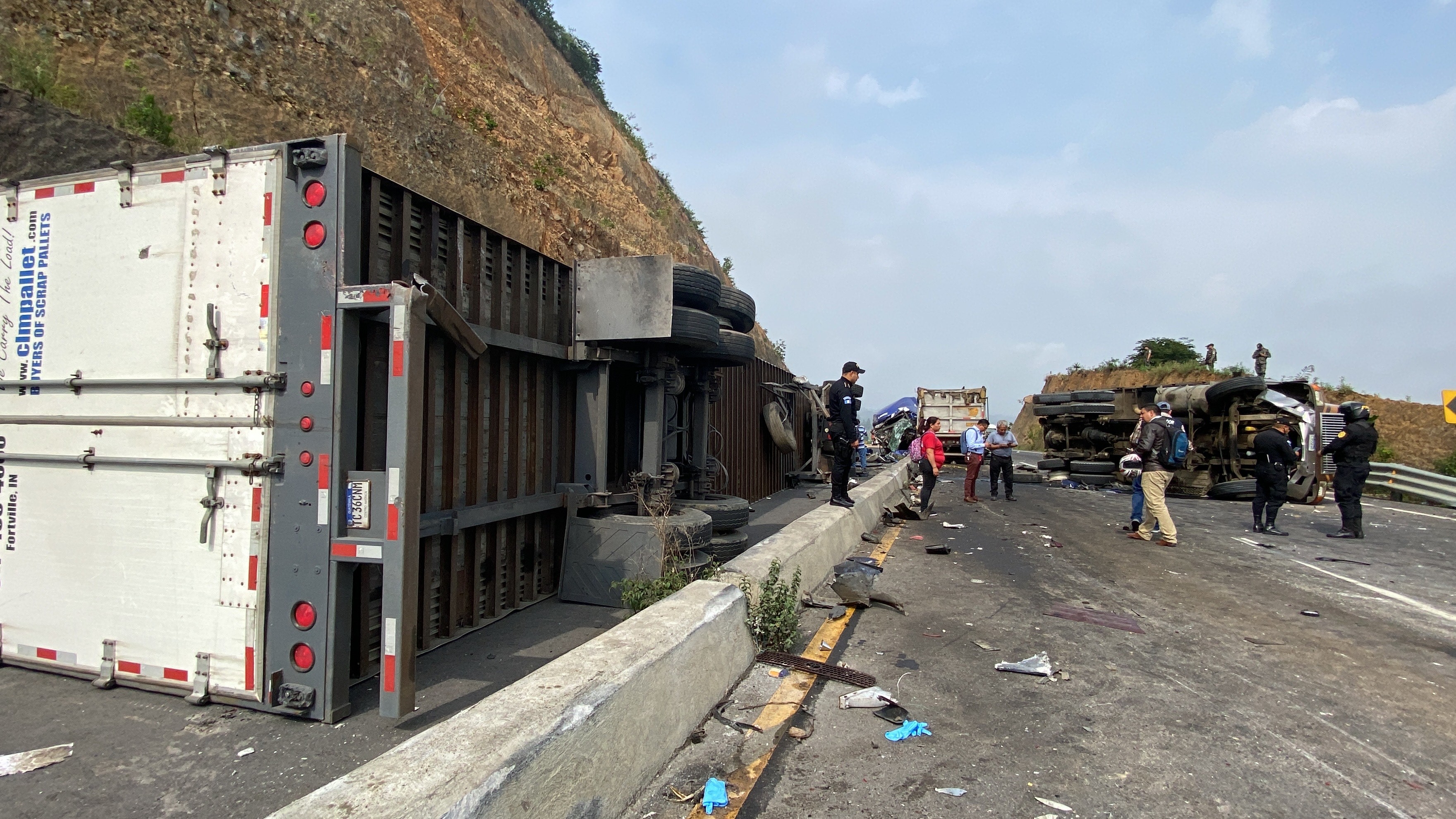 Accidente múltiple en el Libramiento de Chimaltenango (4)'
