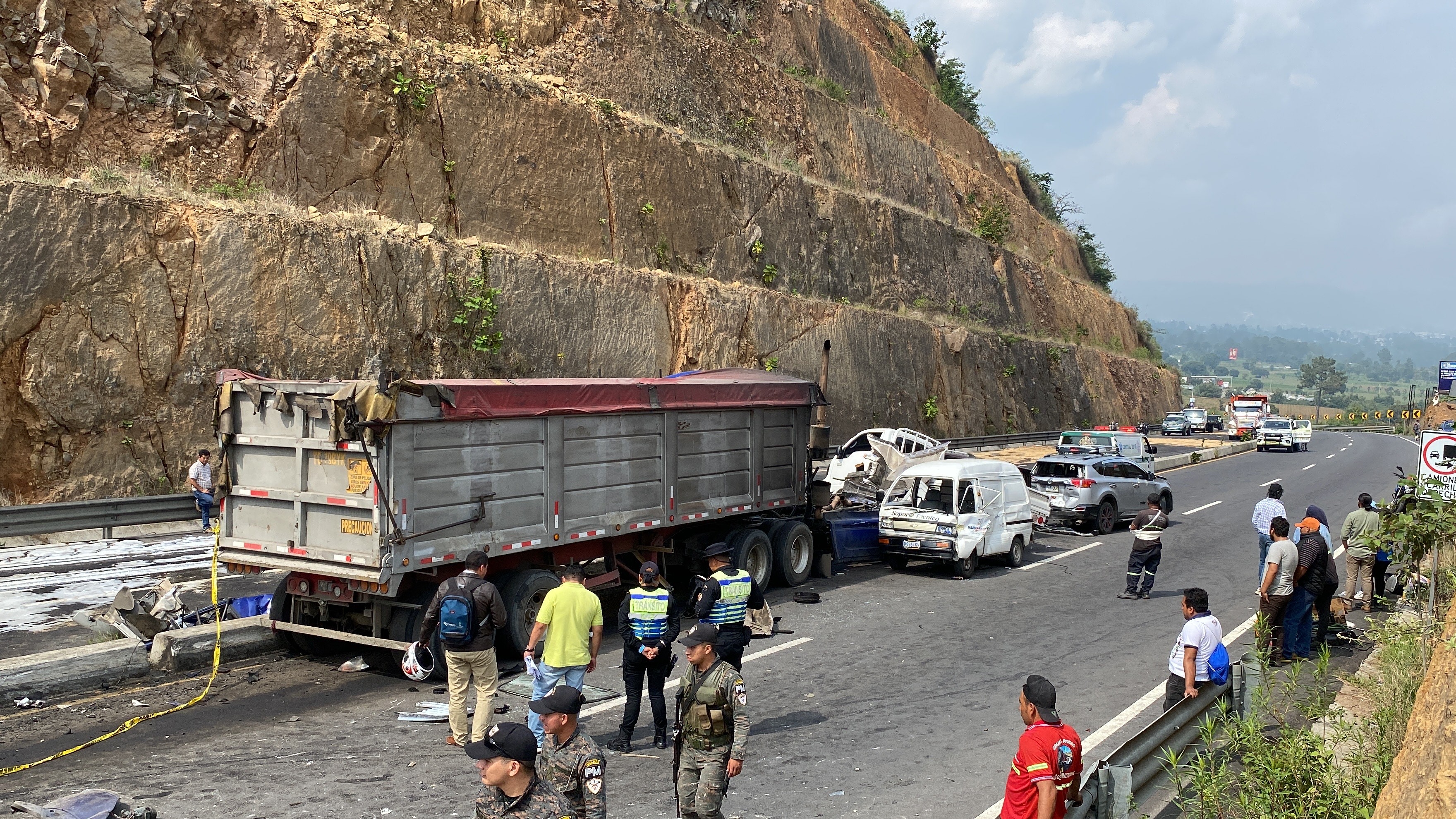 Accidente múltiple en el Libramiento de Chimaltenango (5)'