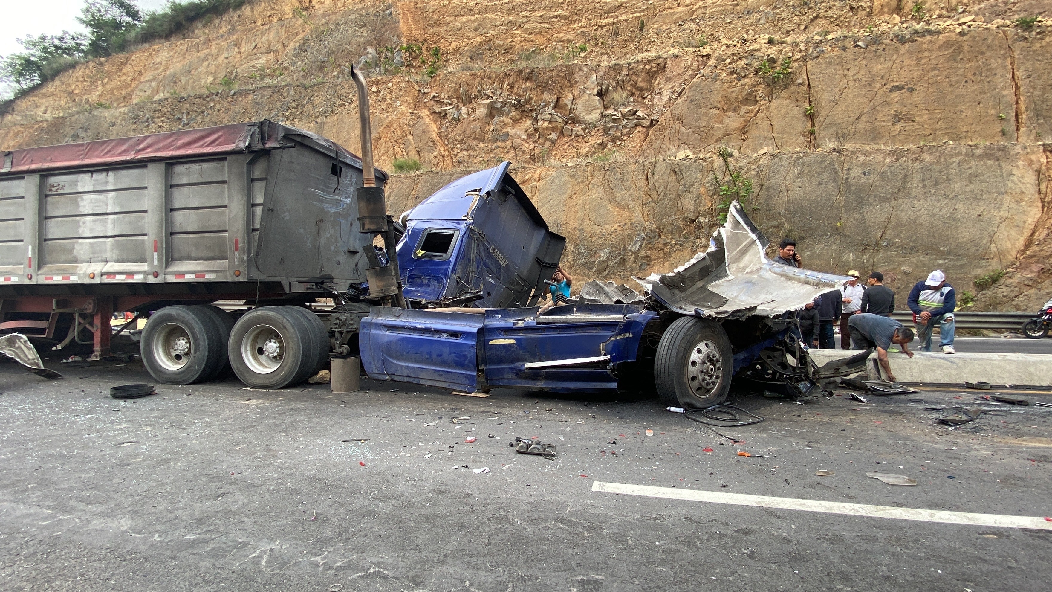 Accidente múltiple en el Libramiento de Chimaltenango (7)'