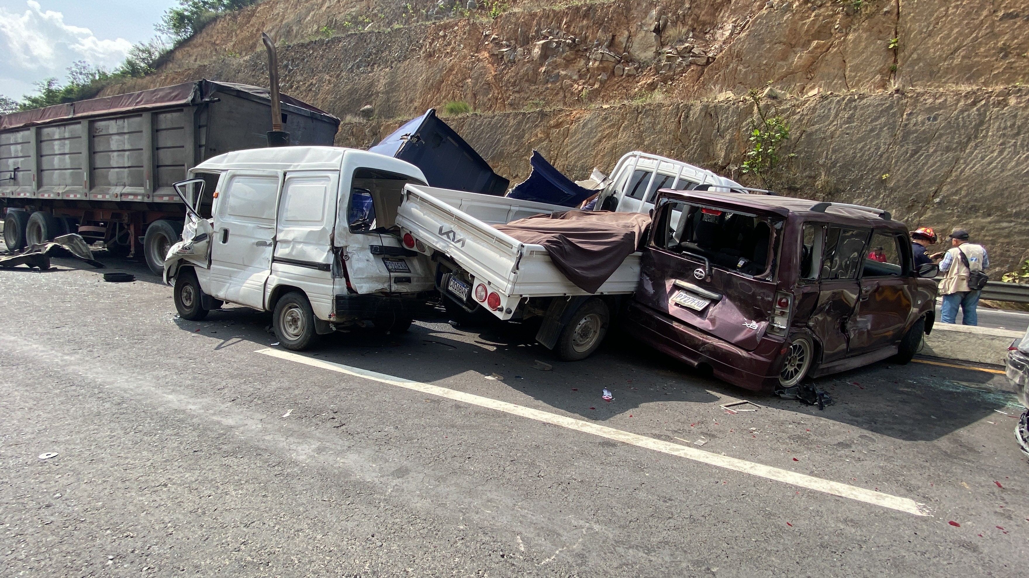 Accidente múltiple en el Libramiento de Chimaltenango (8)'
