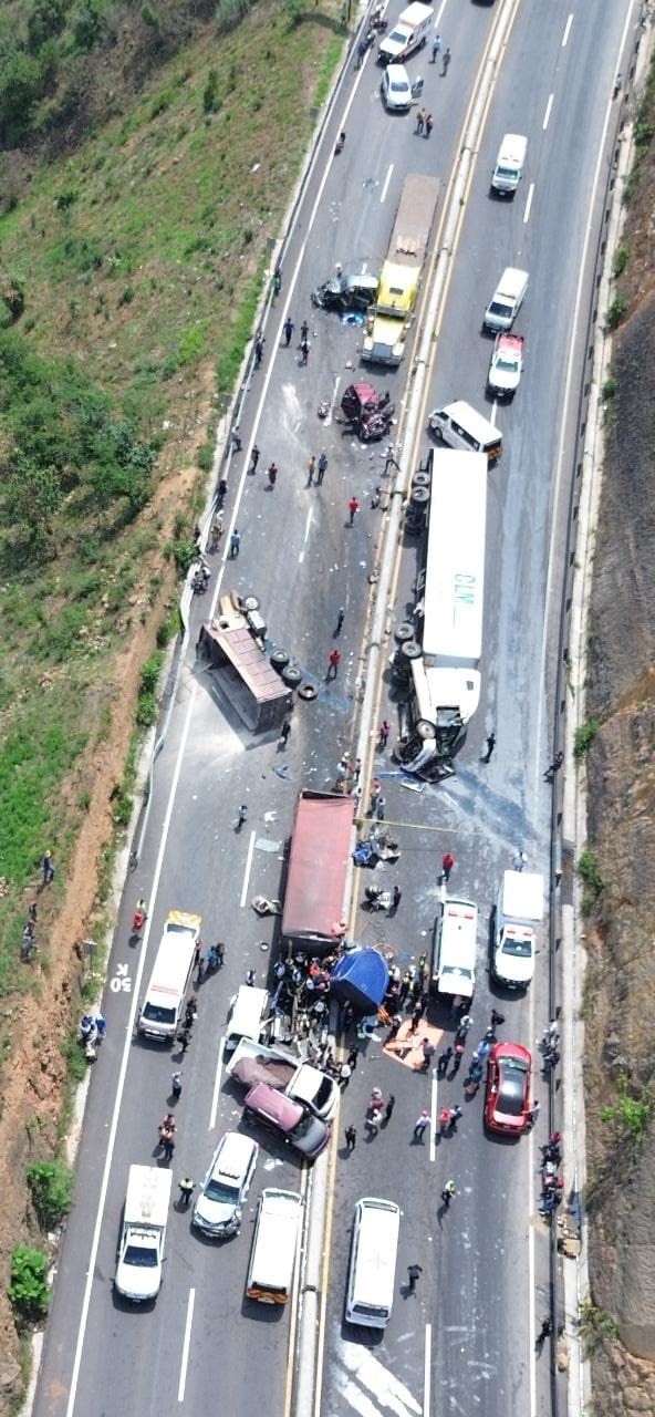 Accidente múltiple en el Libramiento de Chimaltenango (9)'