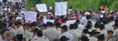 Pobladores de algunos departamentos del suroccidente han protestado y bloqueado rutas por los resultados electorales. (Foto Prensa Libre: Victoria Ruiz).