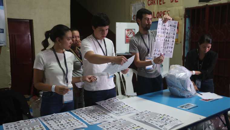 La elección municipal de la capital se da entre señalamientos de supuestas irregularidades emitidas por los partidos opositores a la administración actual. (Foto Prensa Libre: Hemeroteca PL)