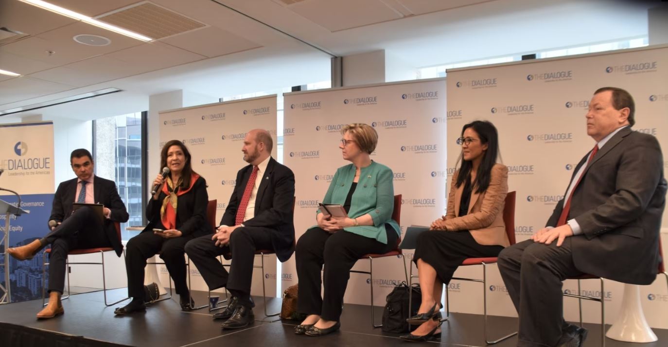Los embajadores de Estados Unidos en Centroamérica expusieron este viernes en el centro Diálogo Interamericano en Washington los retos de la región. Inseguridad, democracia e independencia judicial son temas urgentes para atender. [Foto: Tomás Guevara, VOA]