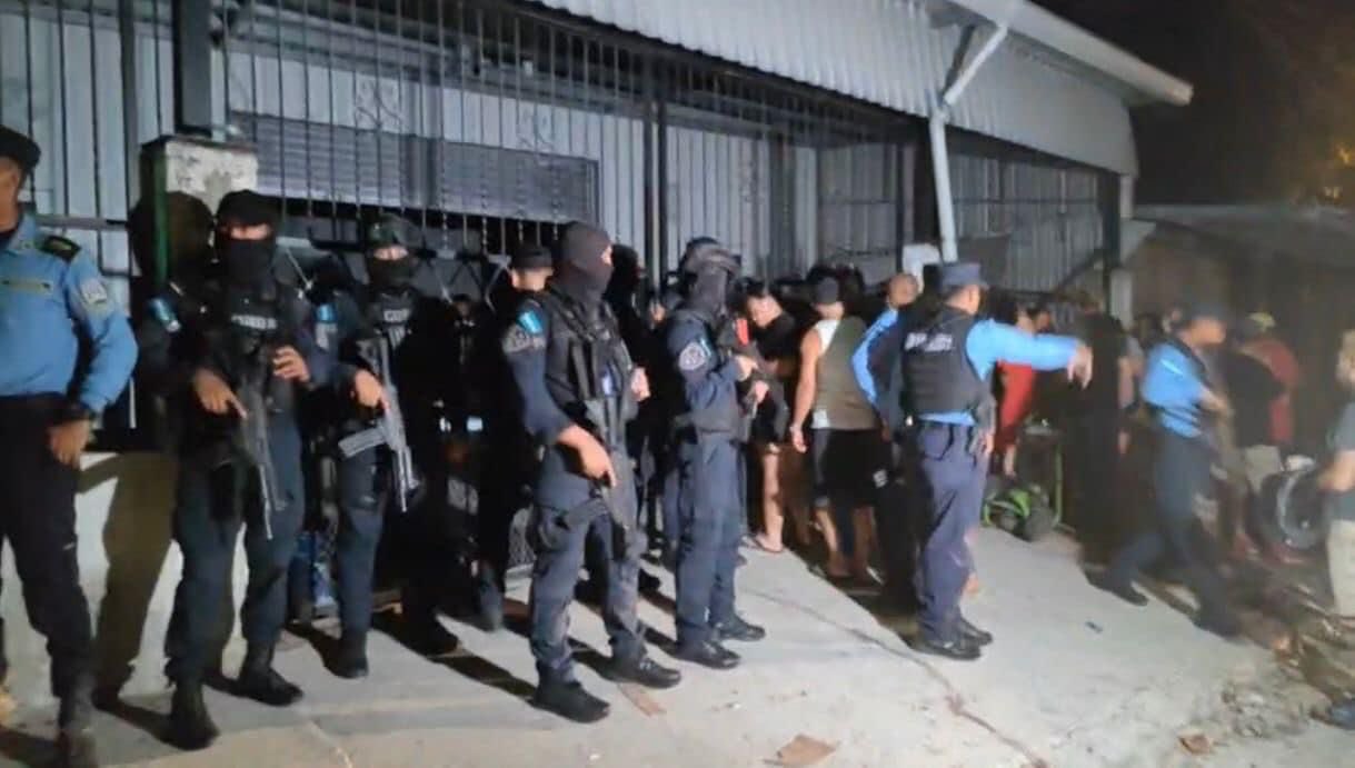 La masacre ocurrió en un billar en el norte de Honduras. (Tomada de @lanoticiasv)