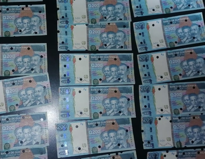 Intentó depositar Q4 mil: los detalles de la captura de una mujer por utilizar billetes falsos de Q200 en un banco de Mazatenango