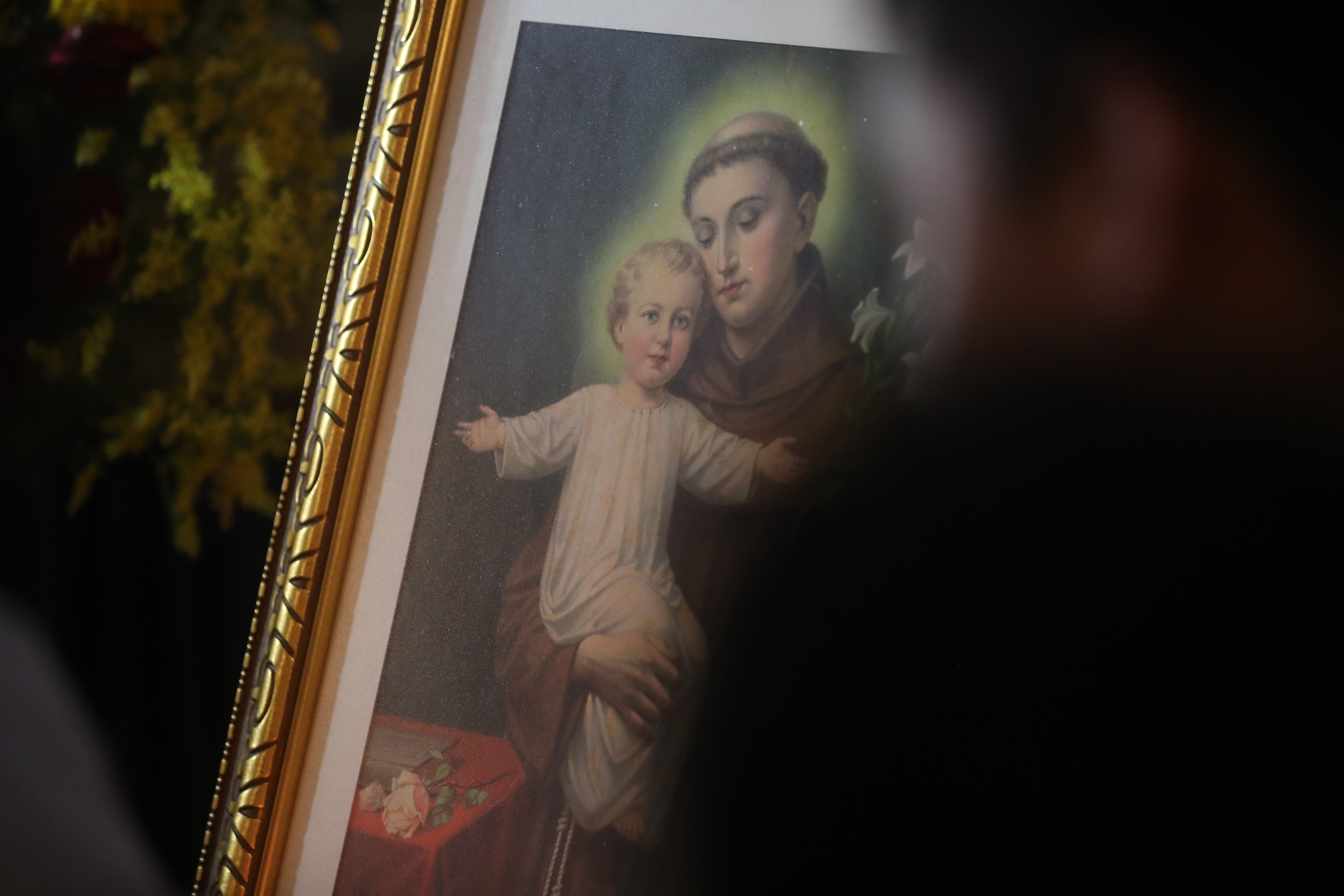Día de San Antonio de Padua: por qué se regala pan y algunas personas ponen al santo de cabeza
