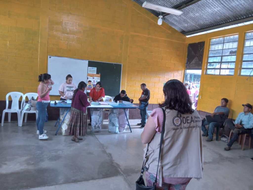 Delegados de la misión de la OEA en Guatemala están desplazados en los 22 departamentos del país. (Foto Prensa Libre: OEA). 