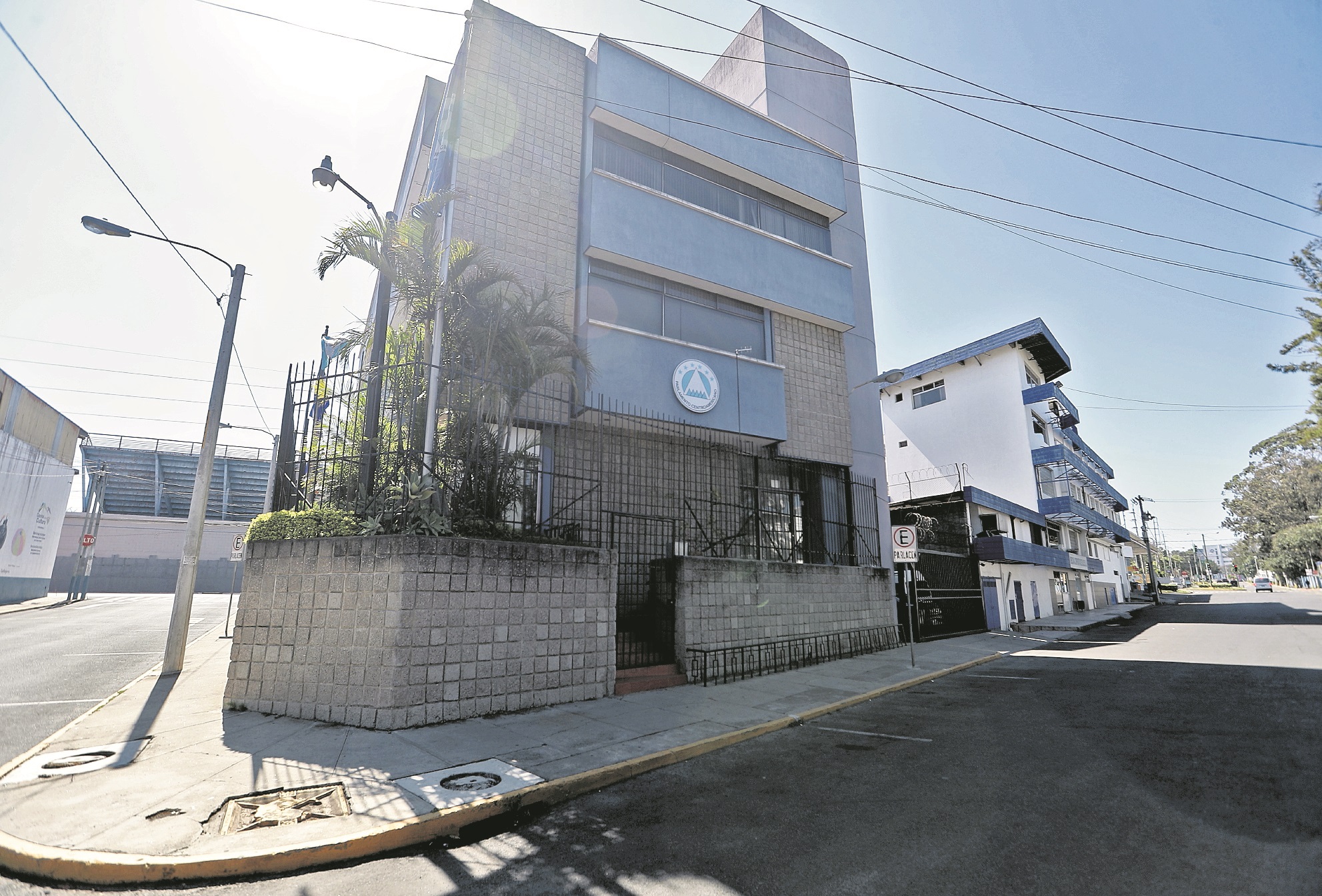 Sede del Parlacén en la zona 5 capitalina. El organismo regional es sumamente criticado por sus imperceptibles resultados. (Foto Prensa Libre: Hemeroteca PL)