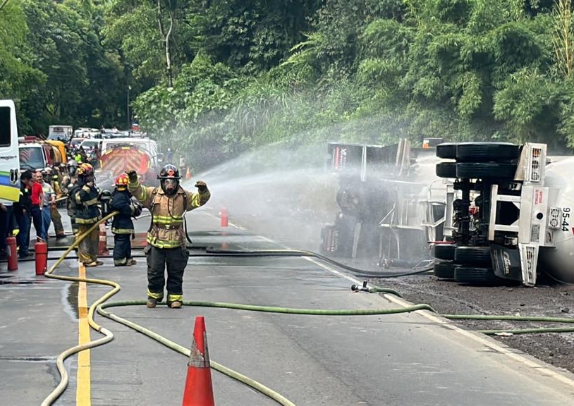 Fuga de gas en Cito-Zarco: qué detalles hay sobre la pipa que volcó en el km 195 y que transportaba material altamente inflamable