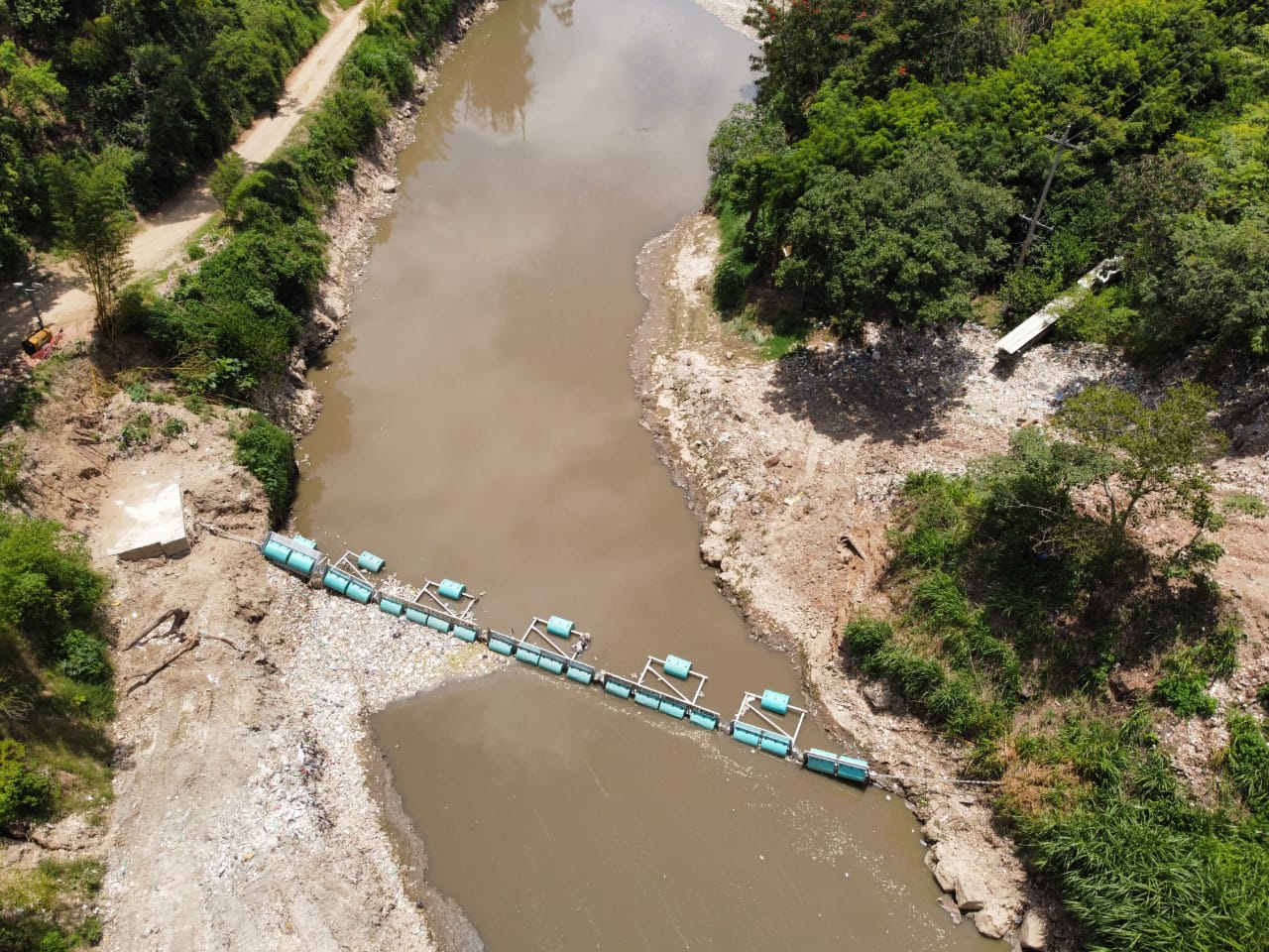INTERCEPTOR 006 al ingreso de la hidroeléctrica Las Vacas'