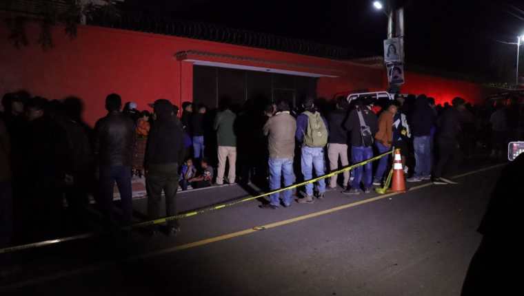 Un ataque armado en una vivienda de San Lucas Tolimán, Sololá, causó la muerte de tres personas, entre ellas el candidato a concejal Romeo Maldonado. (Foto Prensa Libre: Fredy de León)