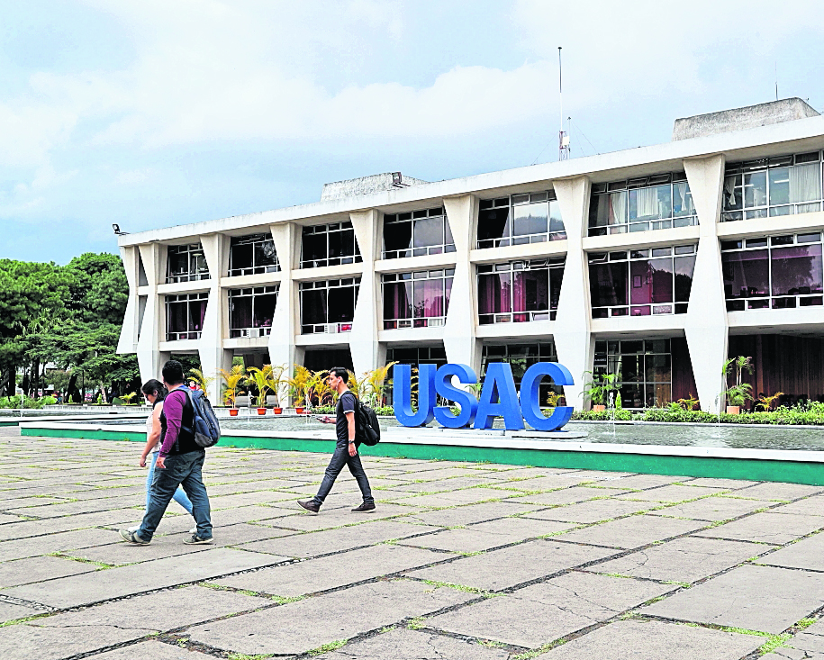 Catedráticos y estudiantes esperan que las clases presenciales se reanuden en el segundo semestre del 2023, pero esto implica varios retos.  (Foto Prensa Libre: Hemeroteca PL)