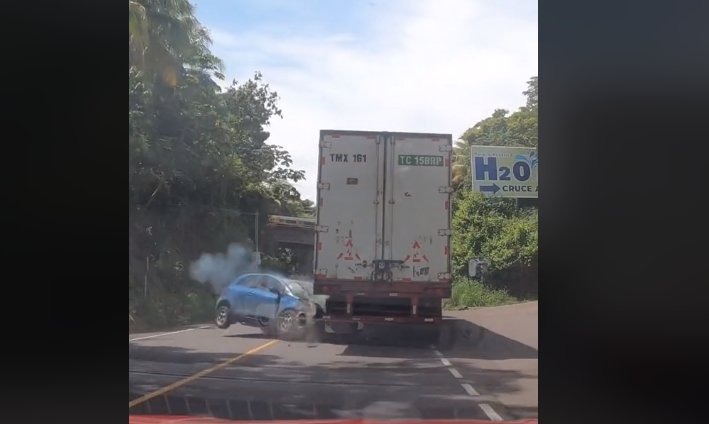 Video: el momento en que se registra un impactante accidente de dos carros y un camión en Monterrico