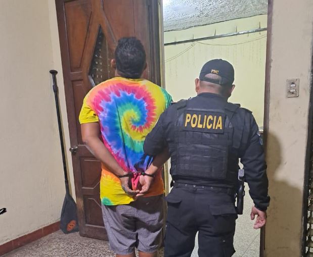 Anderson Fernando Villavicencio Rueda, capturado en Puerto San José, Escuintla, señalado de robo de Q43 mil. (Foto Prensa Libre: PNC)