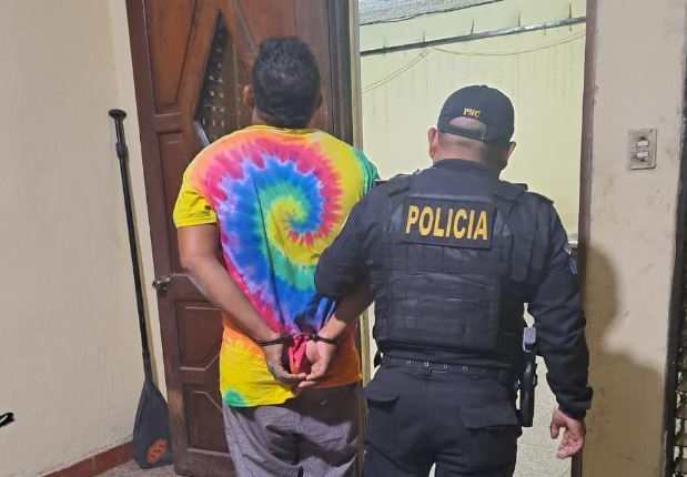 Anderson Fernando Villavicencio Rueda, capturado en Puerto San José, Escuintla, señalado de robo de Q43 mil. (Foto Prensa Libre: PNC)