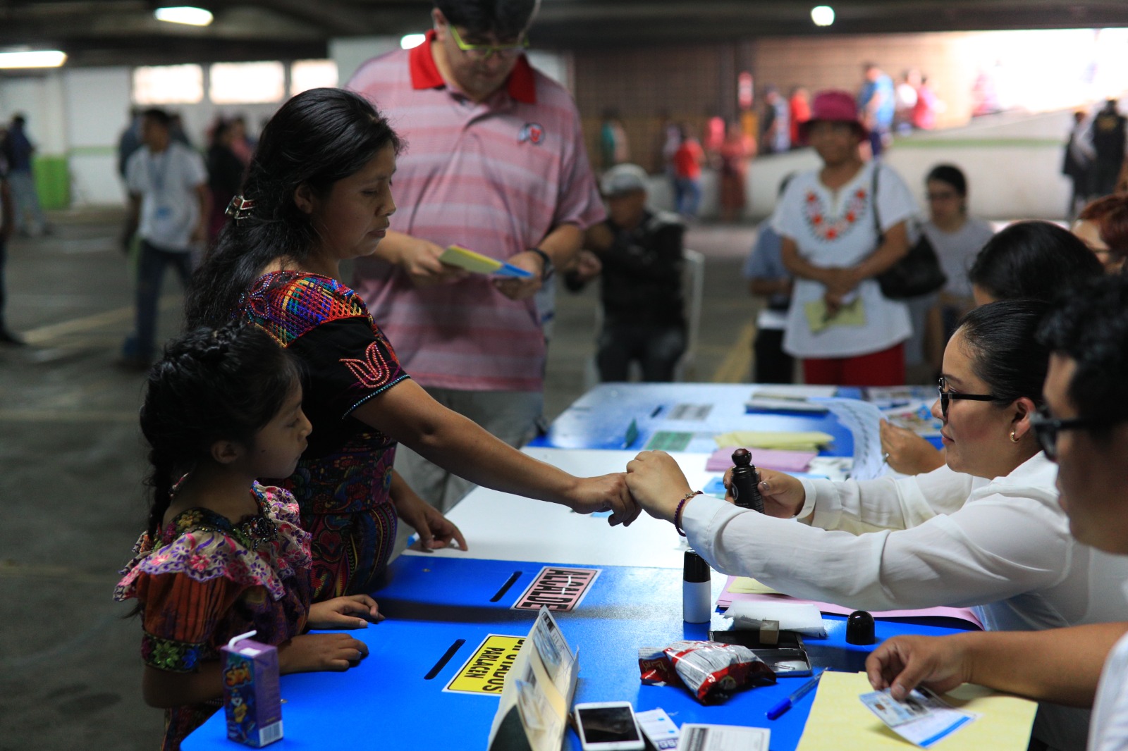 Dictaminan reformas a la Ley Electoral y blindan a los partidos, reducen la fiscalización y permiten el trasfuguismo