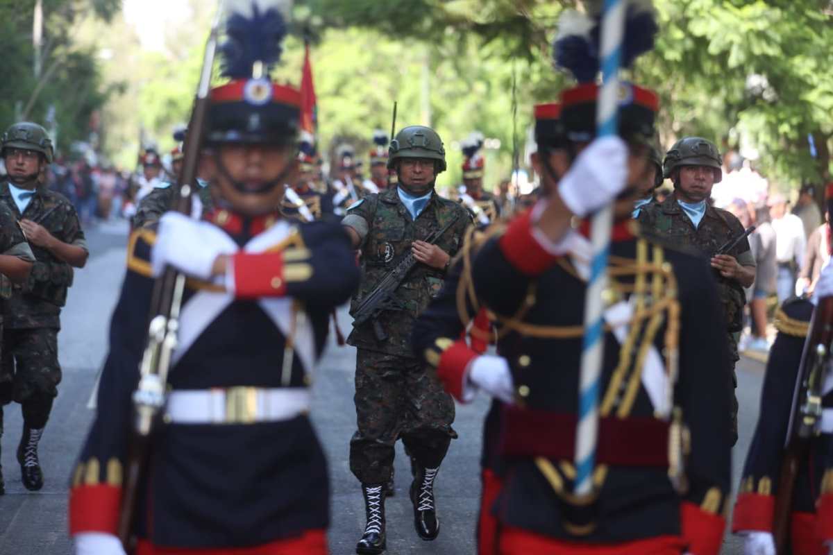 Fotos: Así se desarrolló el desfile militar en la capital por el Día del Ejército