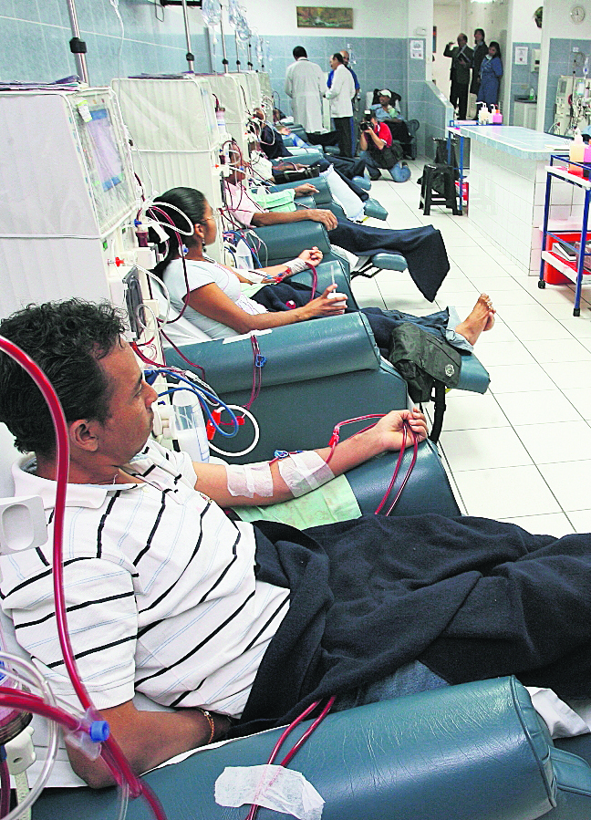 Pacientes y familiares buscan los mejores tratamientos, aunque debido al costo de algunos de ellos es casi imposible someterse a su dosificación. (Prensa Libre: Hemeroteca PL)