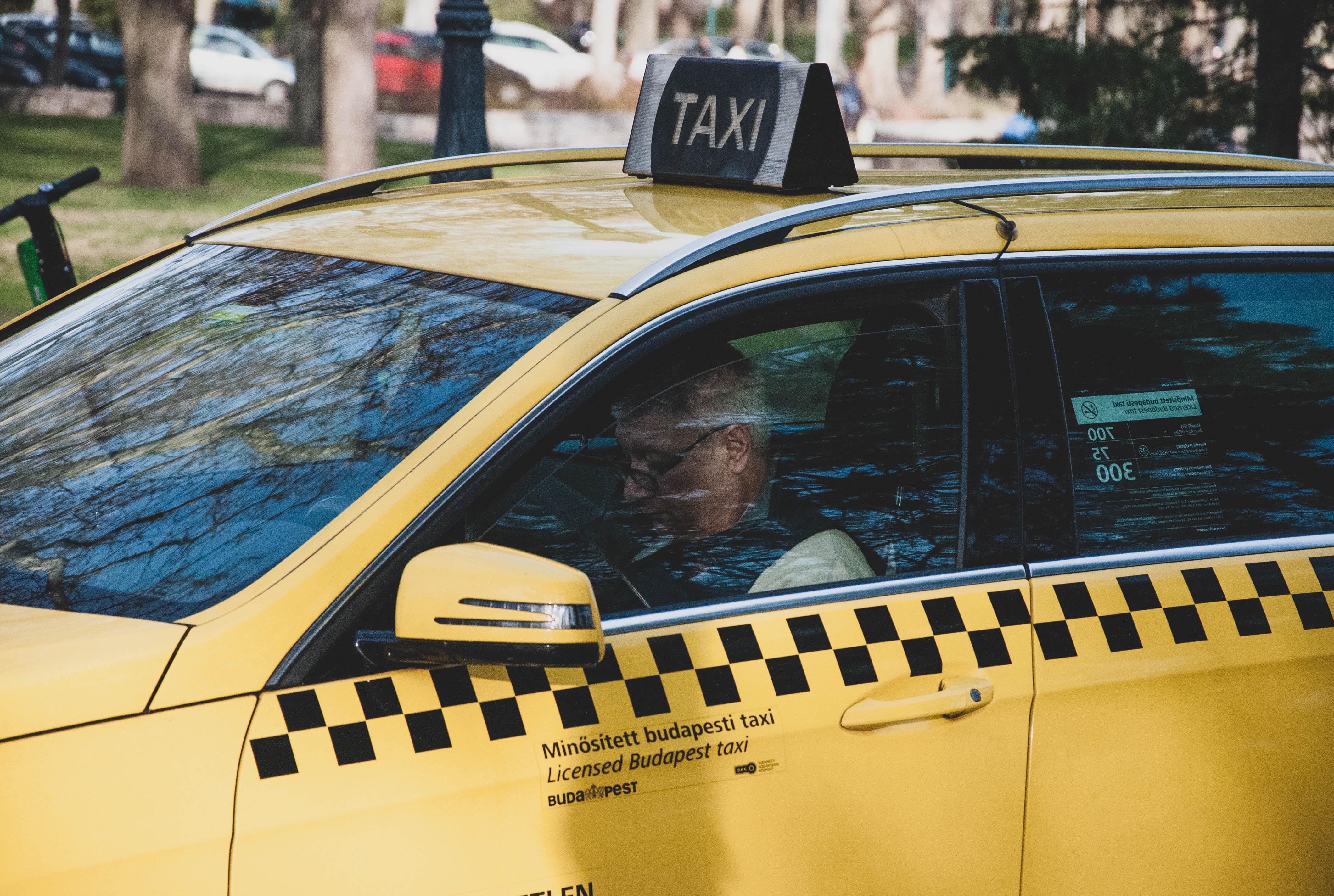Taxista brasileño recibe dinero en su cuenta