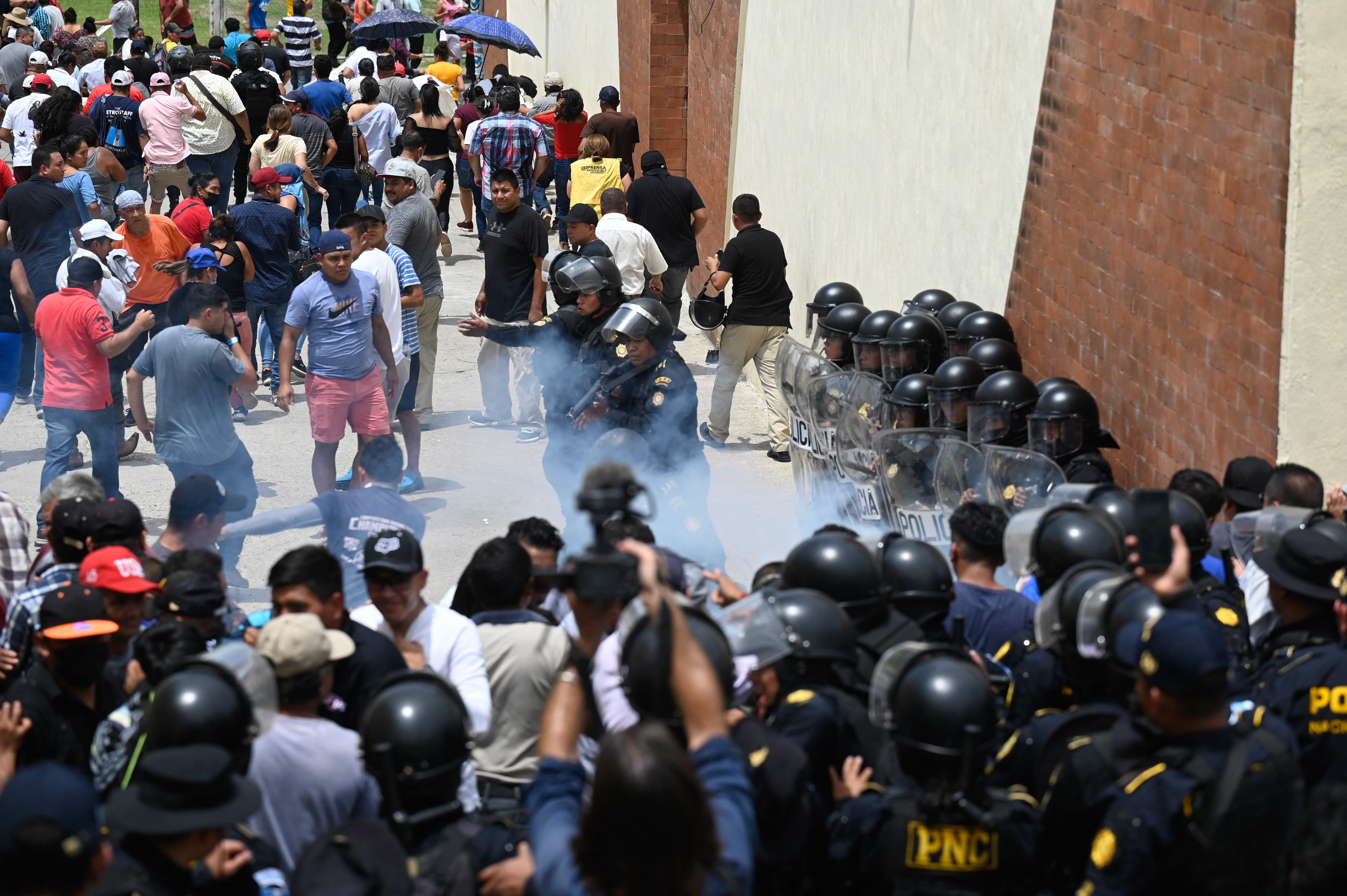 En San José del Golfo se produjeron disturbios el pasado 25 de junio, cuando renunciaron las Juntas Receptoras de Votos. (Foto Prensa Libre)