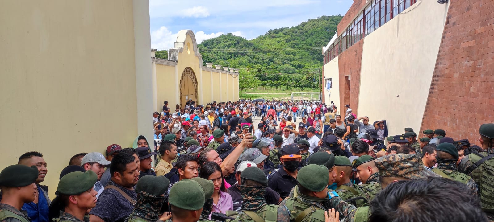En San José del Golfo se reportaron incidentes antes y durante la jornada electoral. (Foto Prensa Libre: Byron Rivera) 