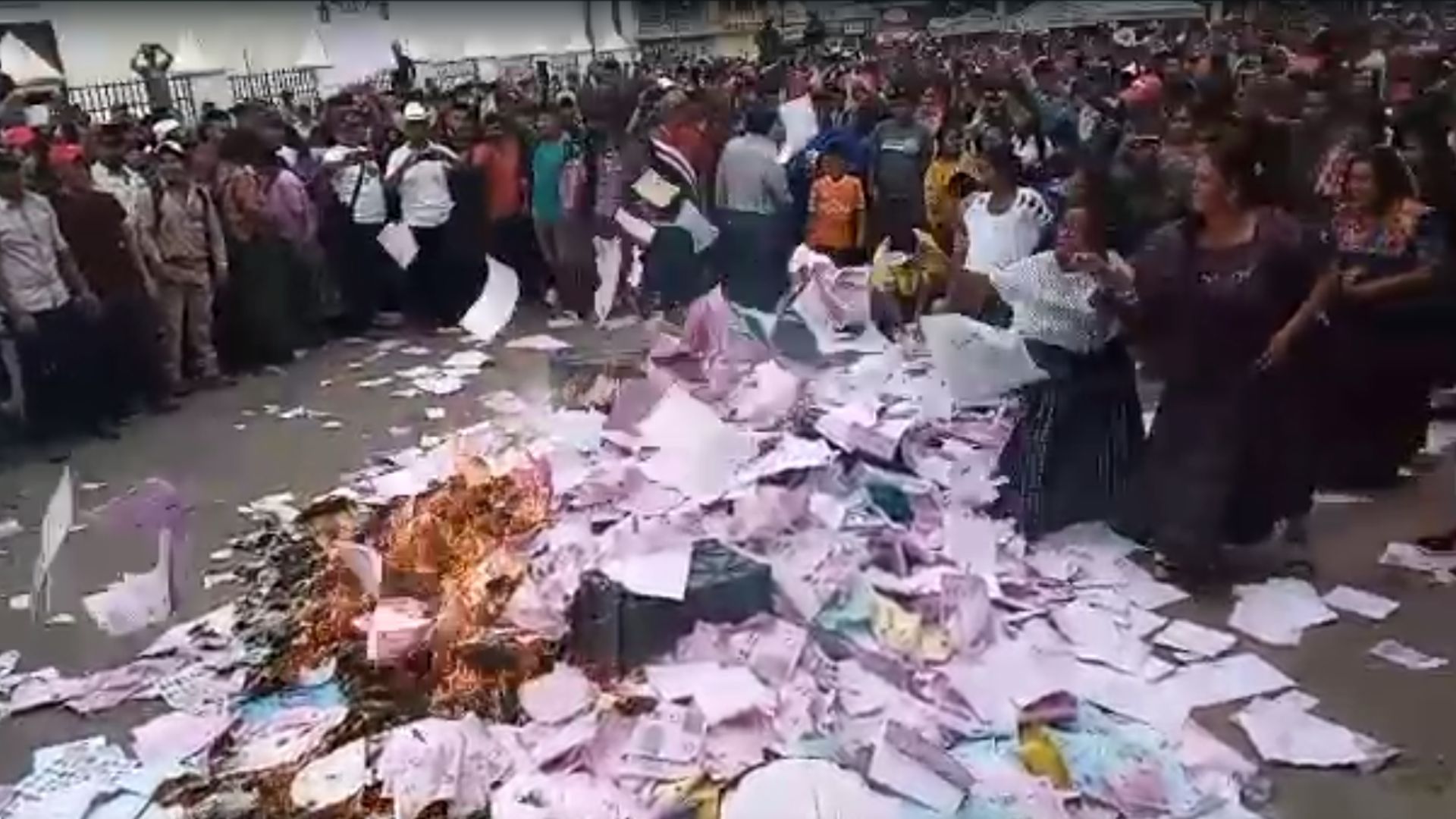 Disturbios en Tactic, Alta Verapaz, por los resultados electorales a nivel municipal. (Foto Prensa Libre: Eliú Nuila)