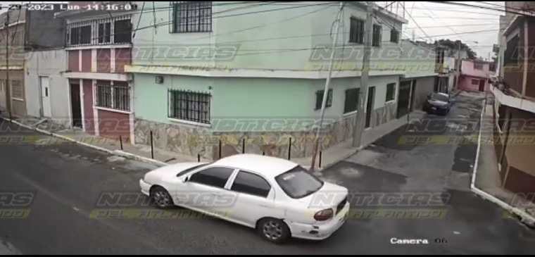 Taxi blanco opera en ciudad de Guatemala