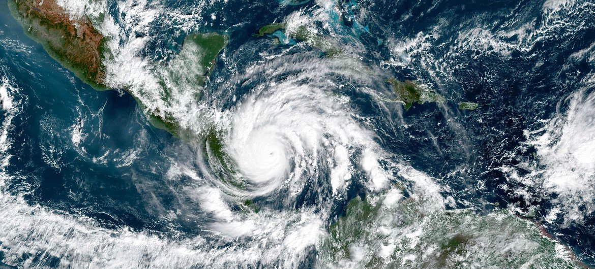 Una imagen satelital muestra al huracán Iota tocando tierra en Centroamérica. (Foto Prensa Libre: NASA)
