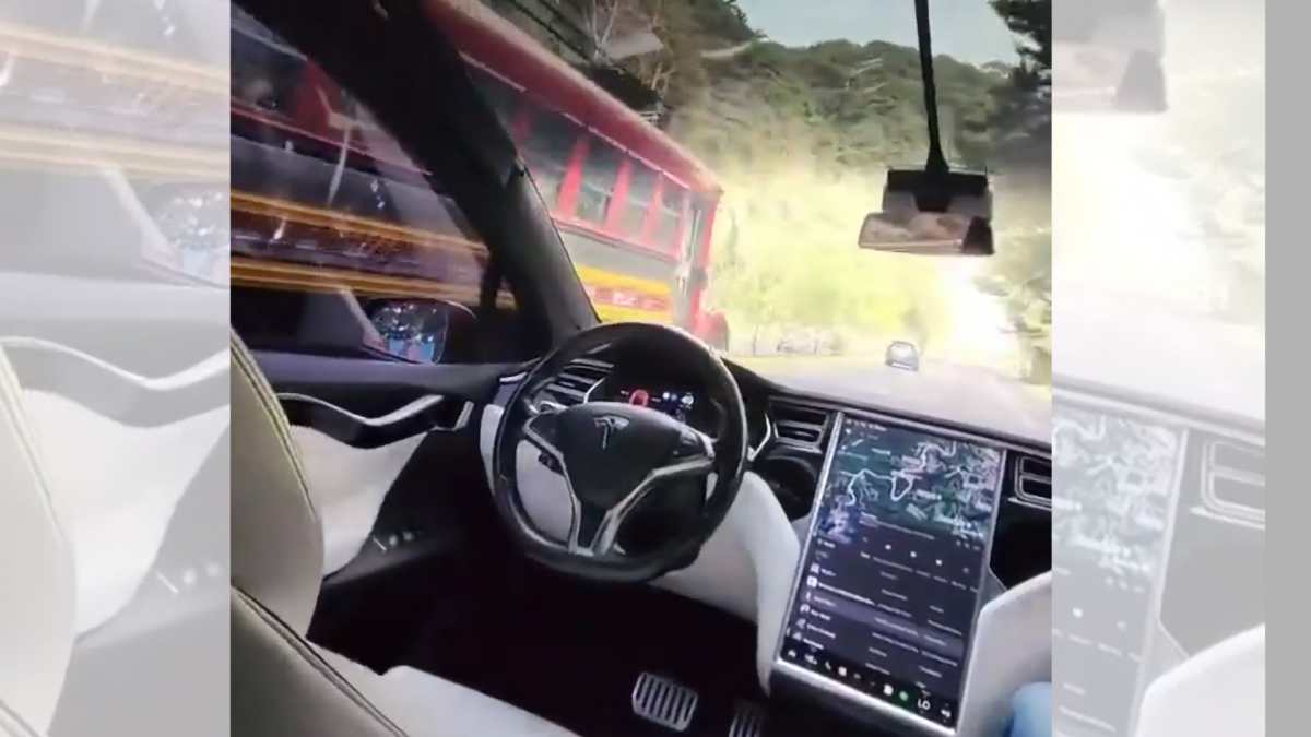 Tesla Guatemala: el video que muestra un vehículo transitar con piloto automático y qué dicen las autoridades sobre su uso