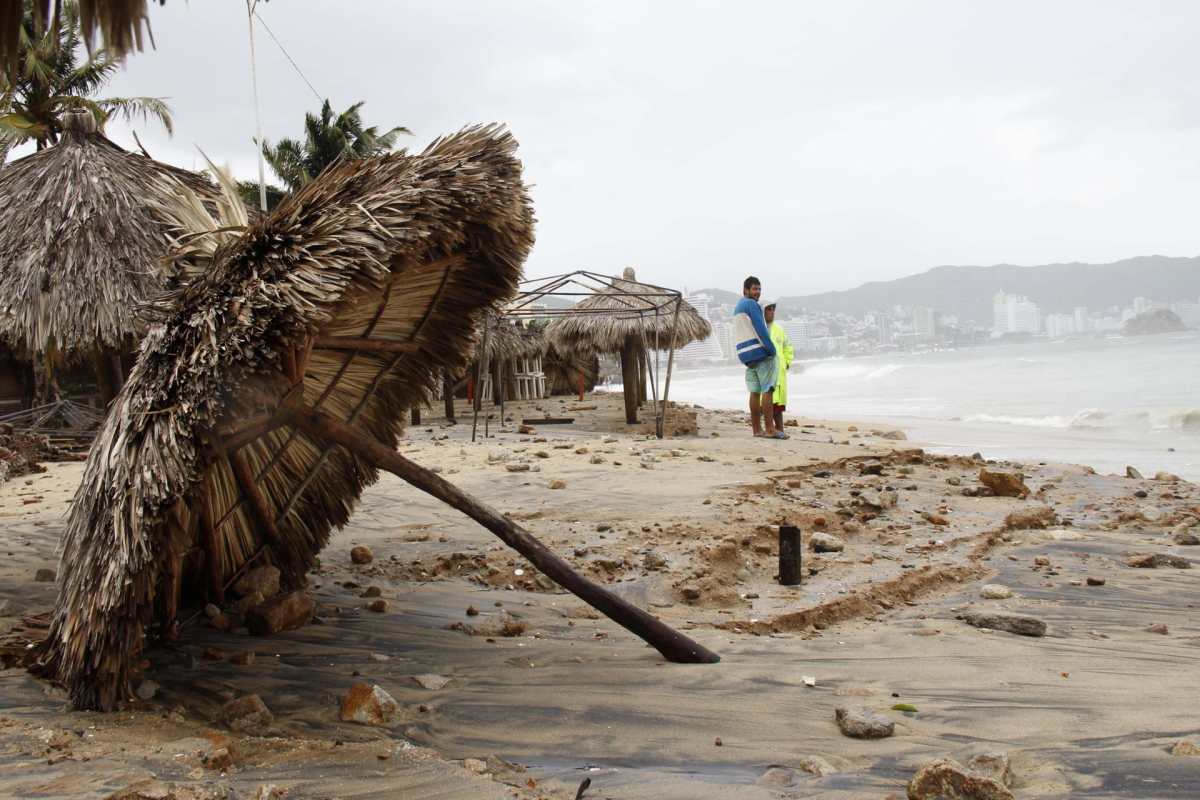 La tormenta tropical Adrian, primer ciclón de la temporada 2023, se formó en el Pacífico mexicano, donde producirá lluvias “muy fuertes”. (Foto Prensa Libre: EFE)