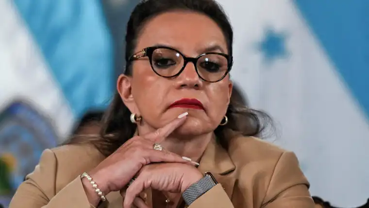 La presidenta de Honduras condenó el intento de golpe de Estado en Guatemala que denunció la semana pasada el presidente electo, Bernardo Arévalo. (Foto Prensa Libre: AFP)