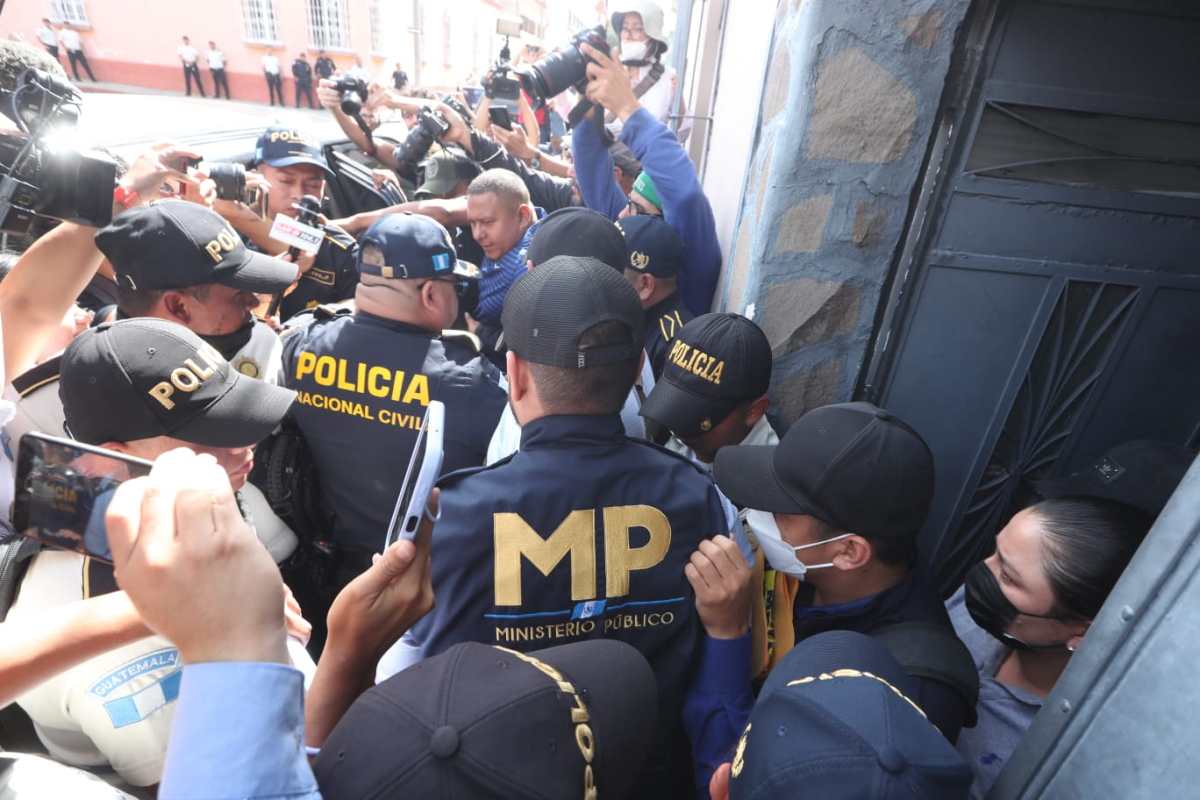 Las instalaciones del Registro de Ciudadanos fueron custodiadas por agentes de la Policía Nacional Civil. (Foto Prensa Libre: Esbin García)
