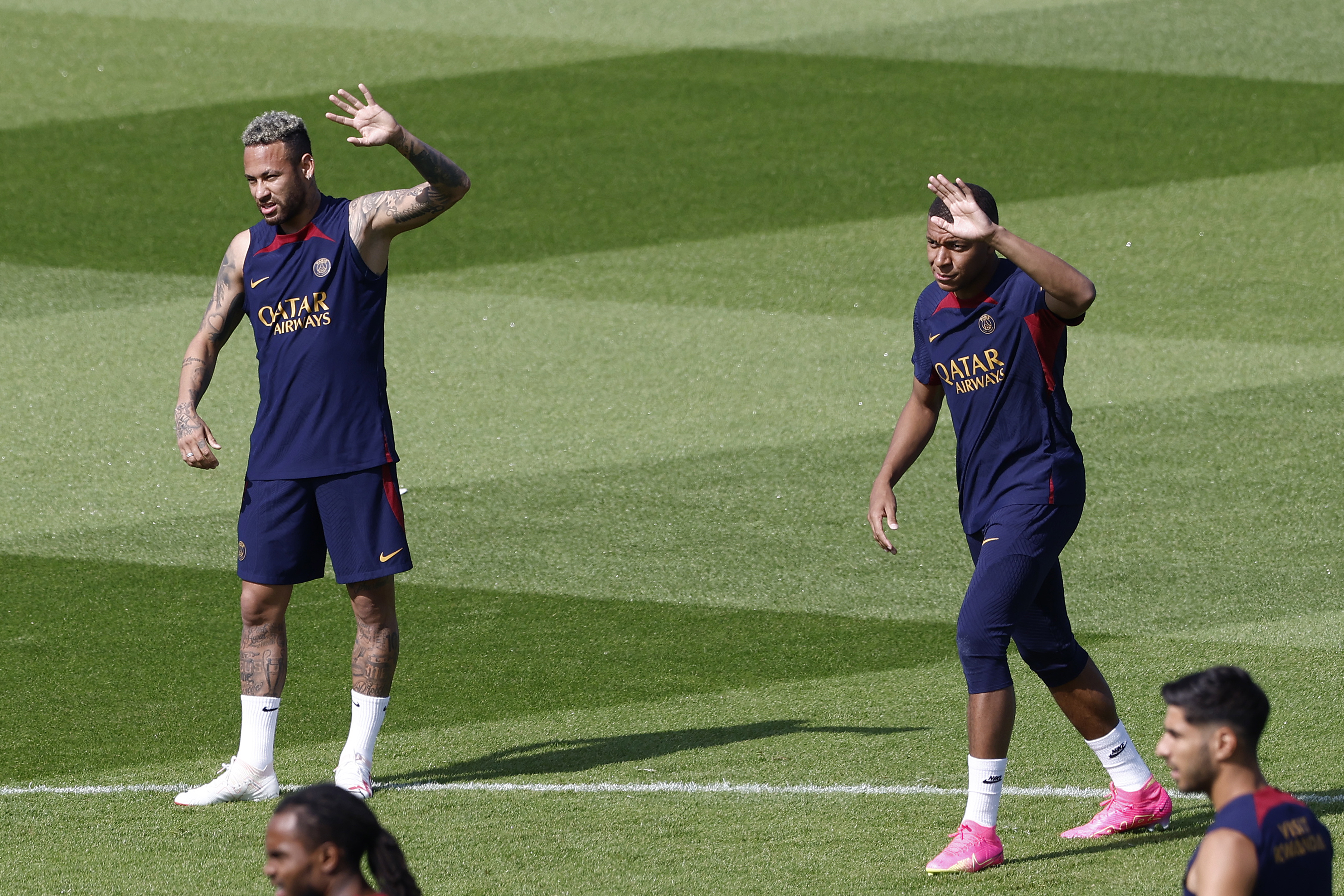 Neymar Jr y Mbappé en un entrenamiento con el PSG en el 2023.