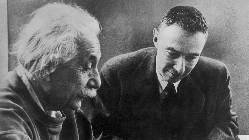 Albert Einstein y Robert Oppenheimer convivieron en el Instituto de Estudios Avanzados de Princeton.