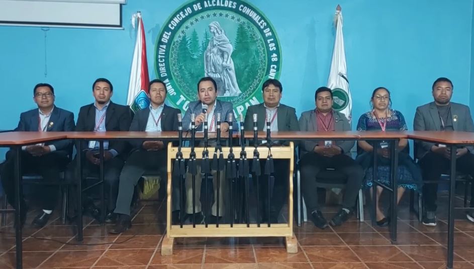 Integrantes de los 48 Cantones de Totonicapán en una conferencia de prensa previo a las elecciones de junio d 2023. (Foto Prensa Libre: Facebook 48 Cantones de Totonicapán)