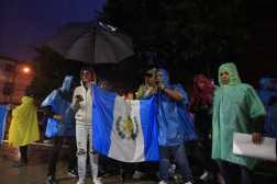 Guatemaltecos exigen que se respete la voluntad popular. (Foto Prensa Libre: María José Bonilla)