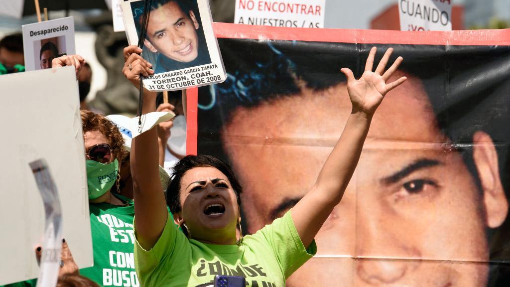Familiares y activistas protestan contra las desapariciones en México. (GETTY IMAGES)