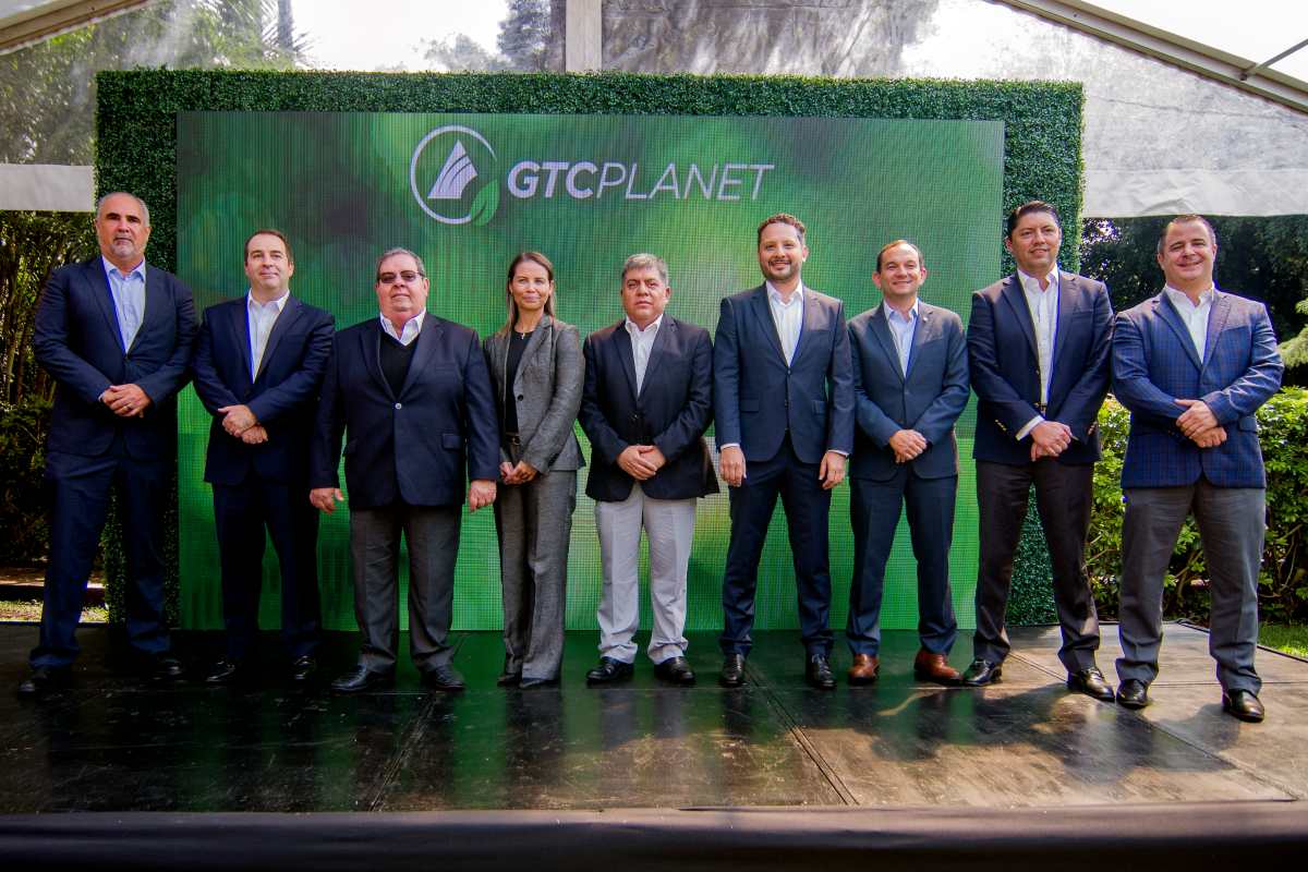 Directivos del grupo financiero G&T Continental, junto con representantes de Mastercard y FEDECOVERA, presentaron el nuevo programa GTC Planet. Foto Prensa Libre: Sergio Muñoz