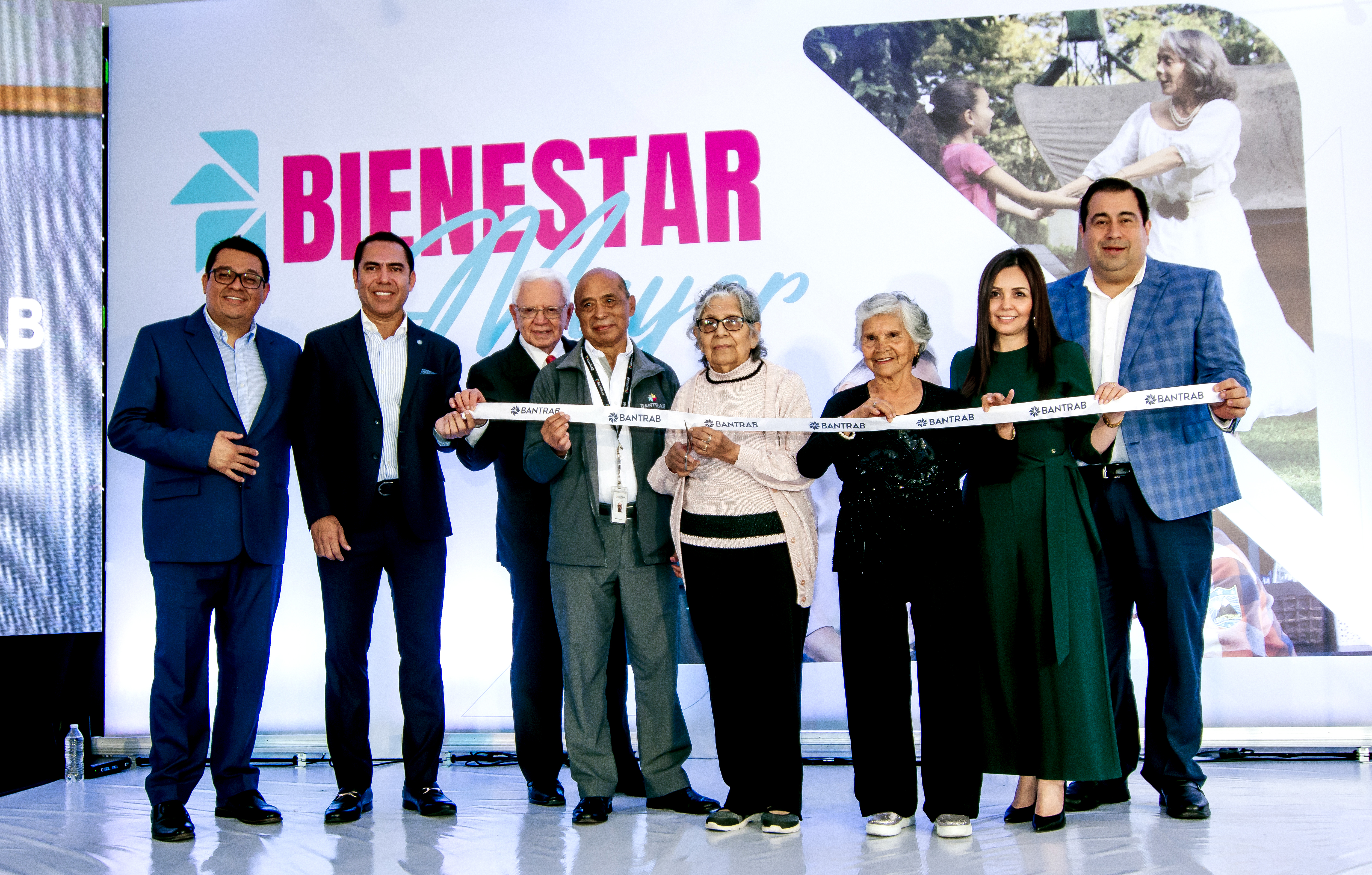 Bienestar Mayor, un programa financiero y social diseñado para reconocer los años de esfuerzo de personas mayores de 60 años que trabajaron por la calidad de vida de los guatemaltecos. Foto Prensa Libre: Sergio Muñoz